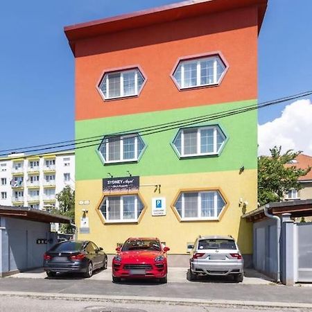 Cozy Apartment Near Hockey & Football Arena Bratislava Exterior photo
