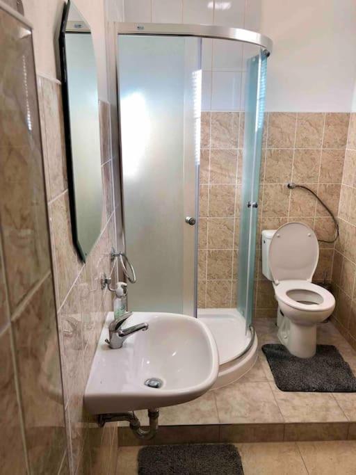 Cozy Apartment Near Hockey & Football Arena Bratislava Exterior photo